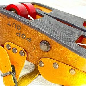 Vintage Pop Out roller skate shoes in size 8